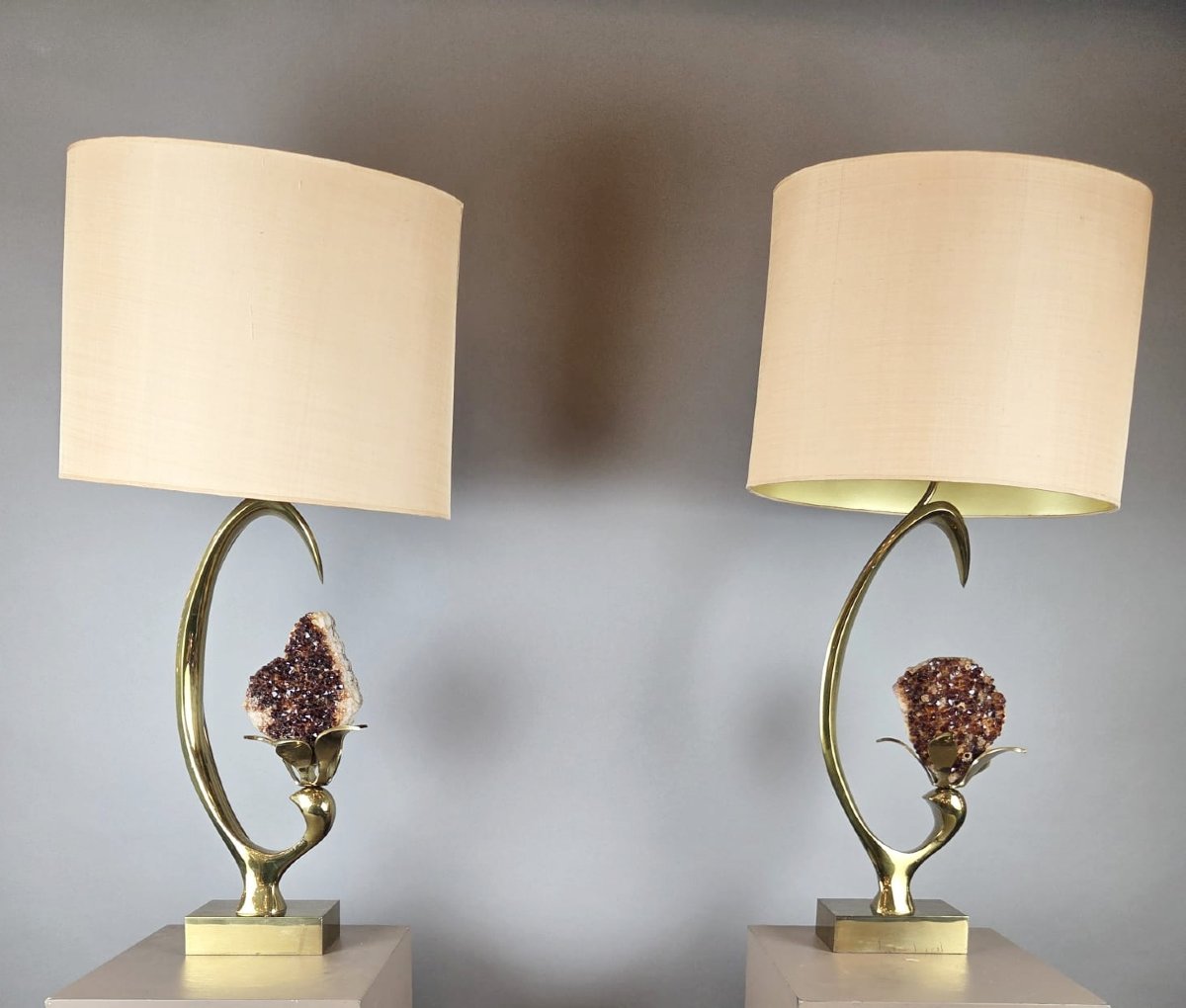 Willy Daro, paire de lampes en laiton et quartz, signé , vers 1970