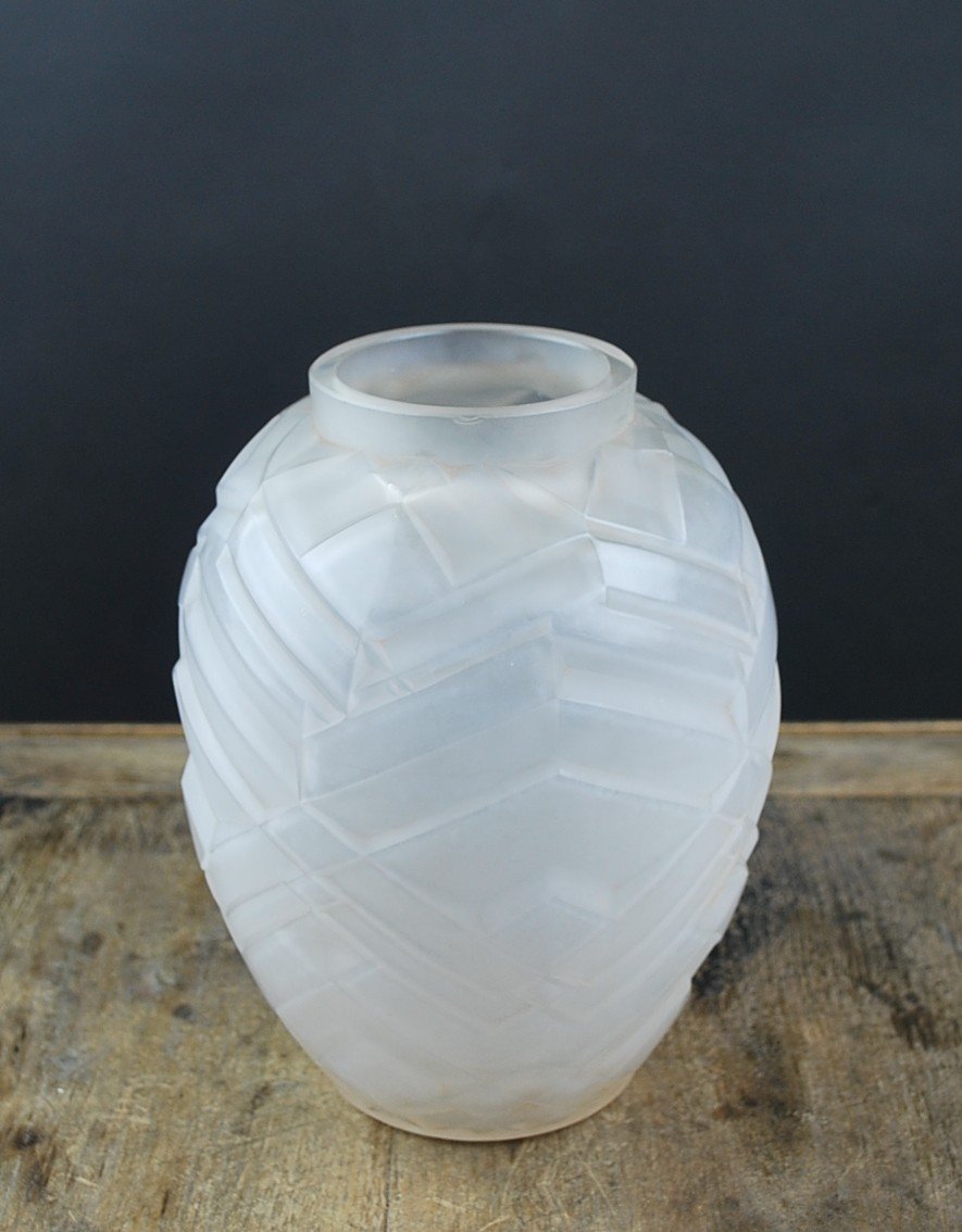 A. Hunebelle, Opalescent Vase With Herringbone Patterns