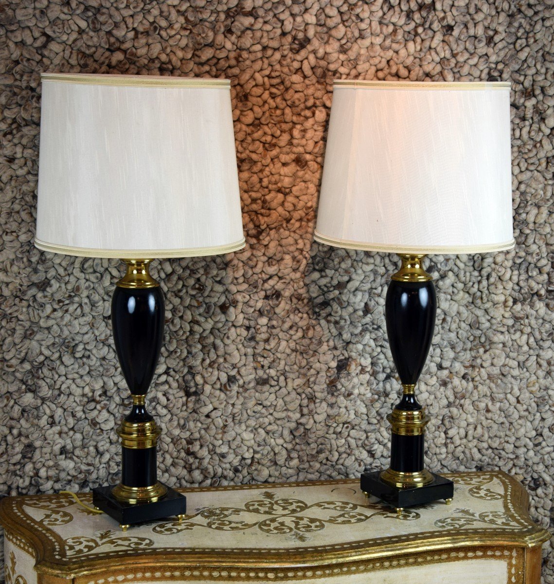 Pair Of Lacquered Black Lamps-photo-3