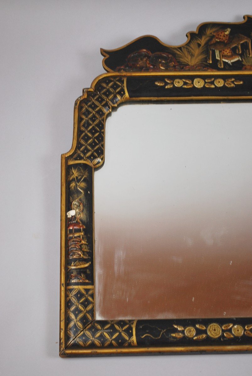 Lacquered Mirror With Chinese Decorations-photo-2