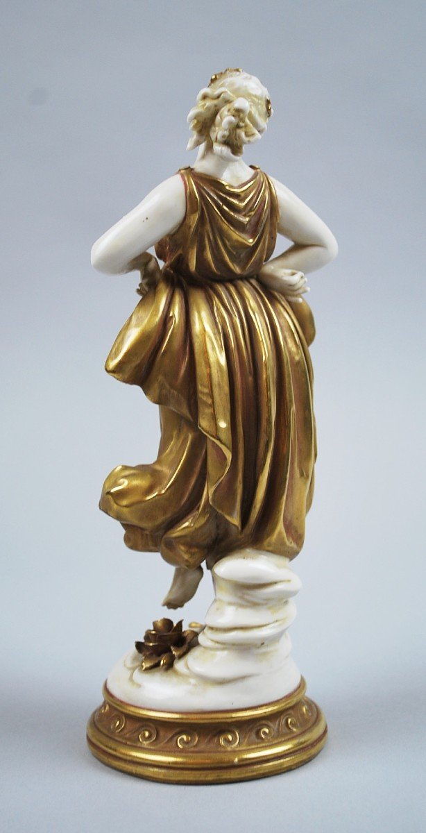 Capodimonte, White And Gold Porcelain Figurine-photo-4