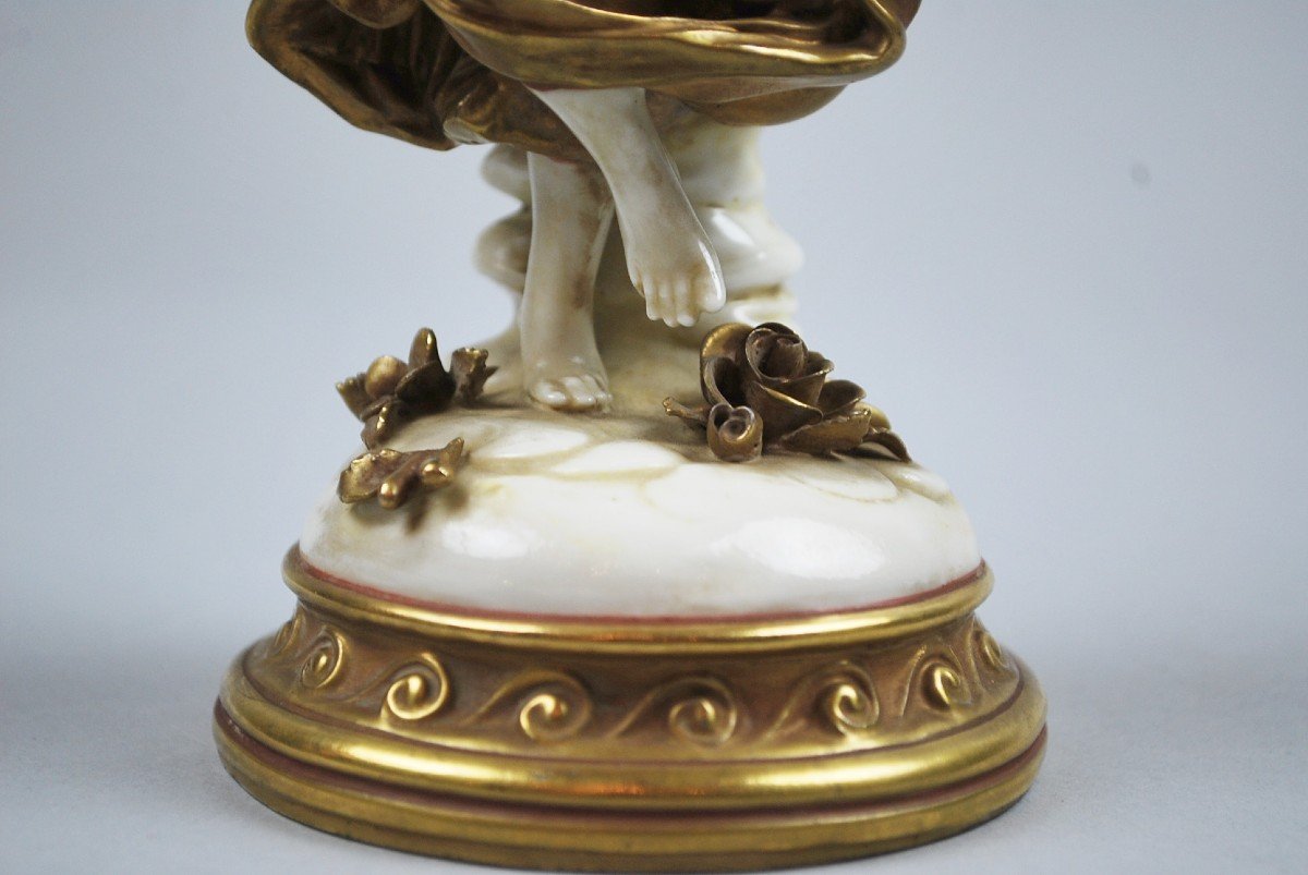 Capodimonte, White And Gold Porcelain Figurine-photo-2