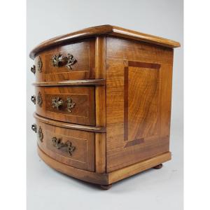 Master Chest Of Drawers In Walnut And Mahogany Burl, 18th