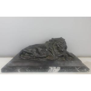 Bronze à Patine Verte Sur Socle En Marbre "lion Et La Souris" Signé Sur La Base, Fin 19th