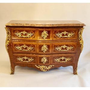 Commode arbalète marquetée de style Louis XV