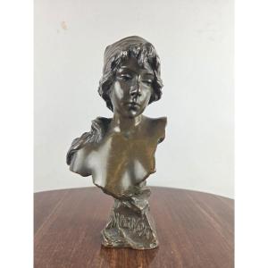 Villanis, petit buste en bronze à patine brune "Mignon"