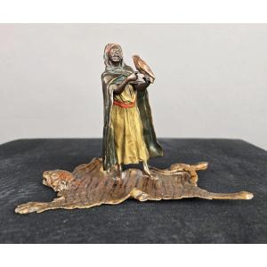 Bronze de Vienne, figure orientale reposant sur peau de tigre, Franz Bergman