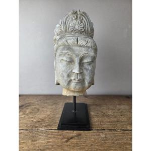 Tête Guanyin en pierre soclée, début 20e 