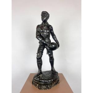 Sculpture en zamak représentant Le Joueur de rugby, signée G. Demange