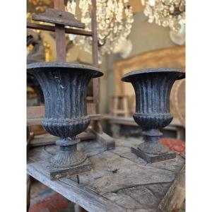 Paire de vases Médicis en fonte