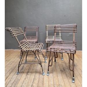 Suite de 4 chaises Arras en fer forgé avec leurs sabots, début 20th