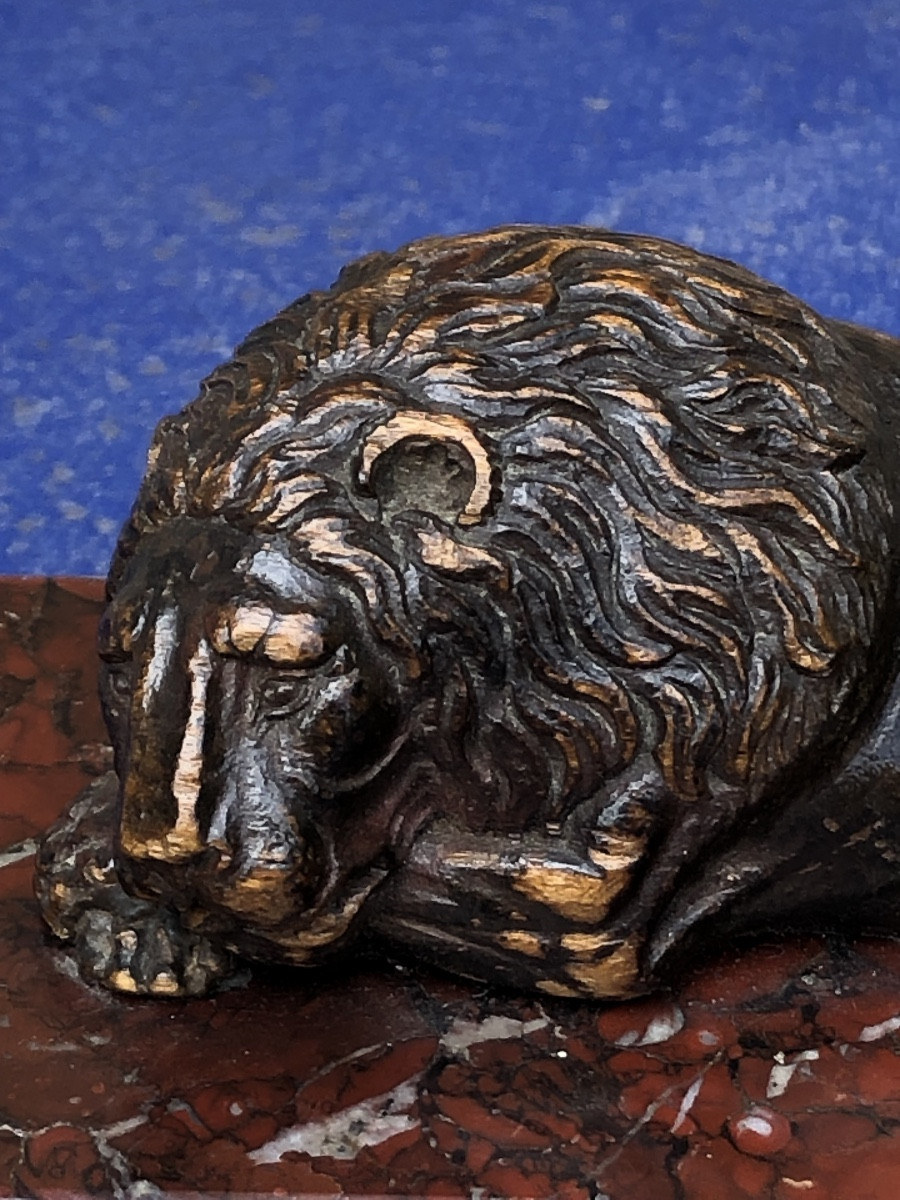 18th Century Carved Wooden Reclining Lion -photo-2