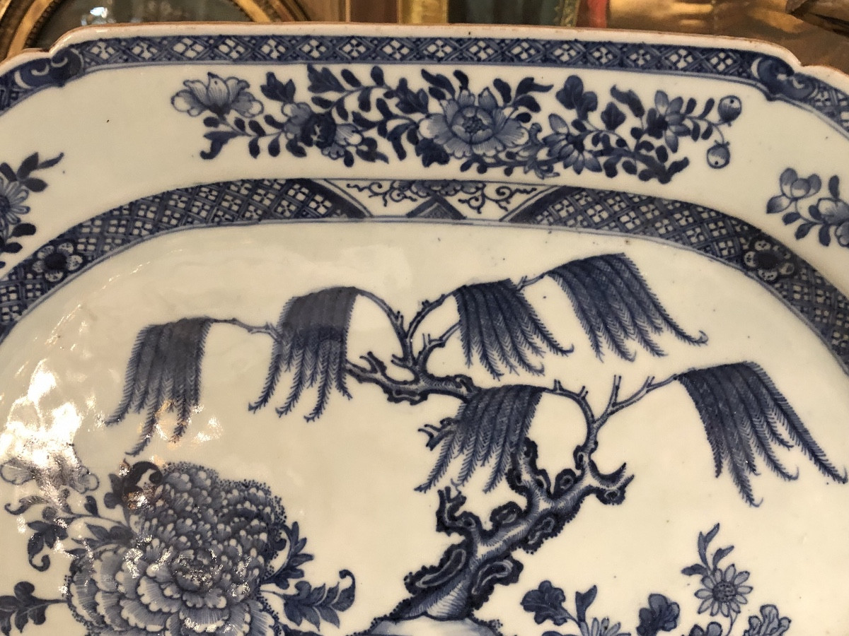 Large White-blue Chinese Porcelain Dish, 18th Century Qianlong -photo-1