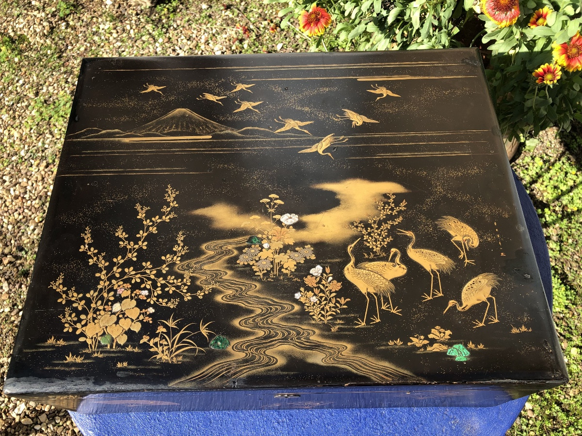 Lacquer Travel Box With Mount Fuji & Cranes Decor, Japan, 19th Century 