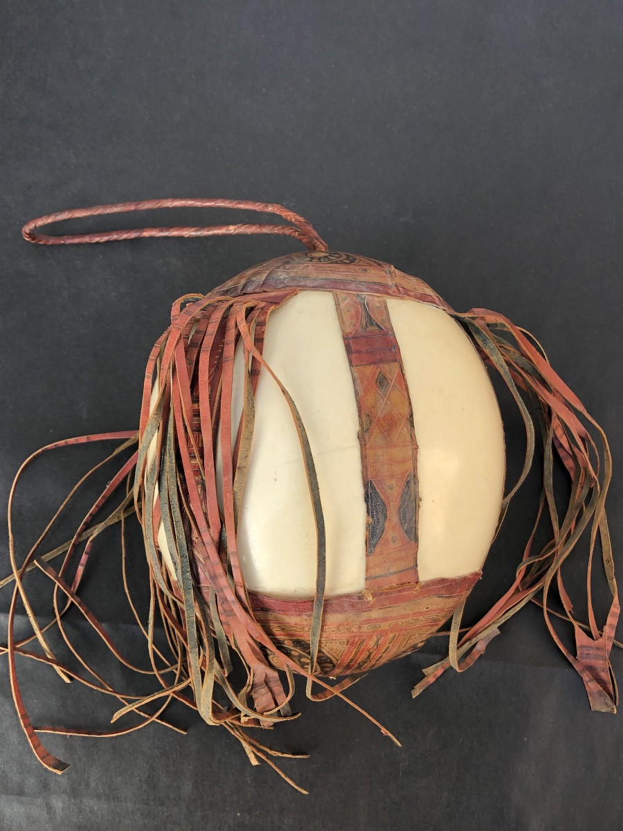 Œuf d’ Autruche Votif à Suspendre & Lanières de cuir Moyen-Orient fin XIX ème -photo-2