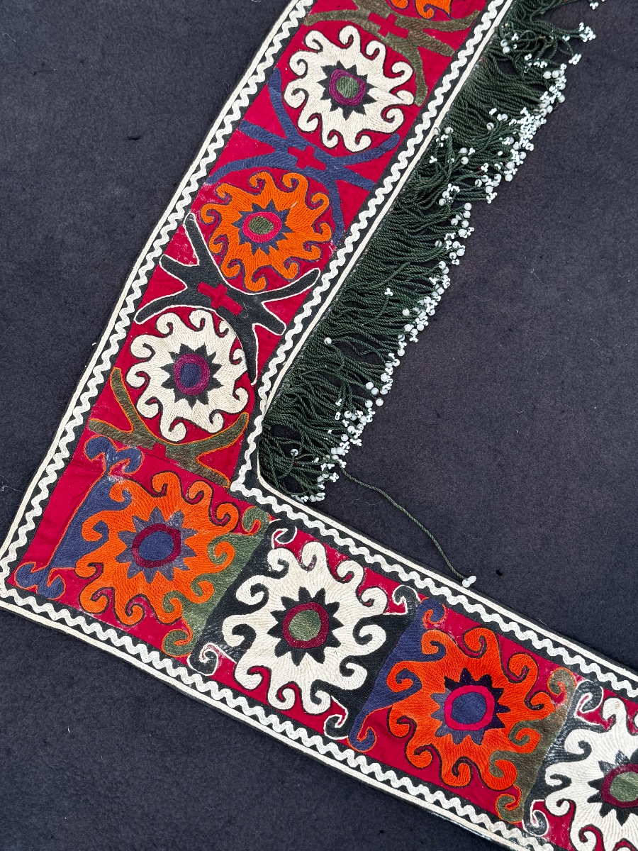 Portière SUZANI  UZBEK , Broderie Aux Grandes Guls fin XIX ème  vers 1900-photo-3