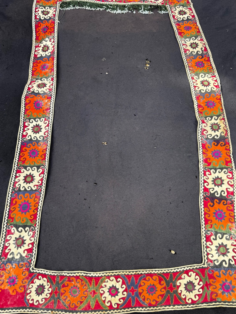 Portière SUZANI  UZBEK , Broderie Aux Grandes Guls fin XIX ème  vers 1900-photo-1