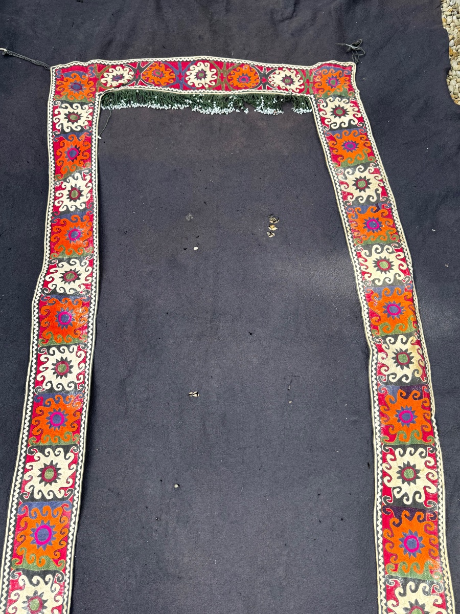 Portière SUZANI  UZBEK , Broderie Aux Grandes Guls fin XIX ème  vers 1900-photo-2