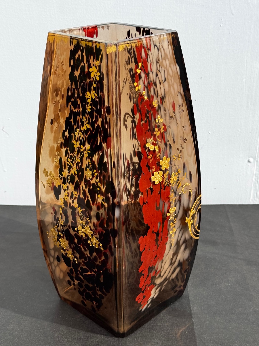 Ernest Leveillé (1841-1913) attr. à : Grand Vase en Verre Moucheté  à Décor de Fleurs vers 1900