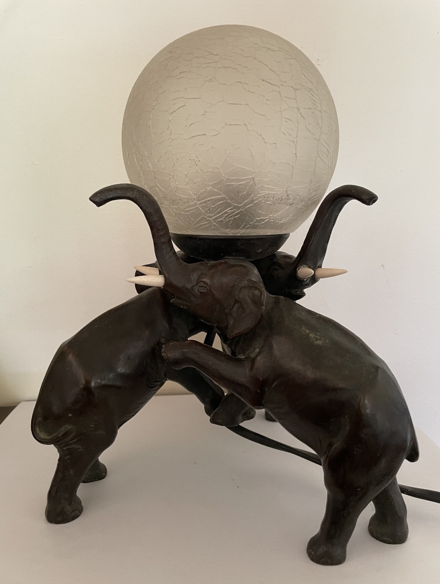 Lampe en bronze art deco