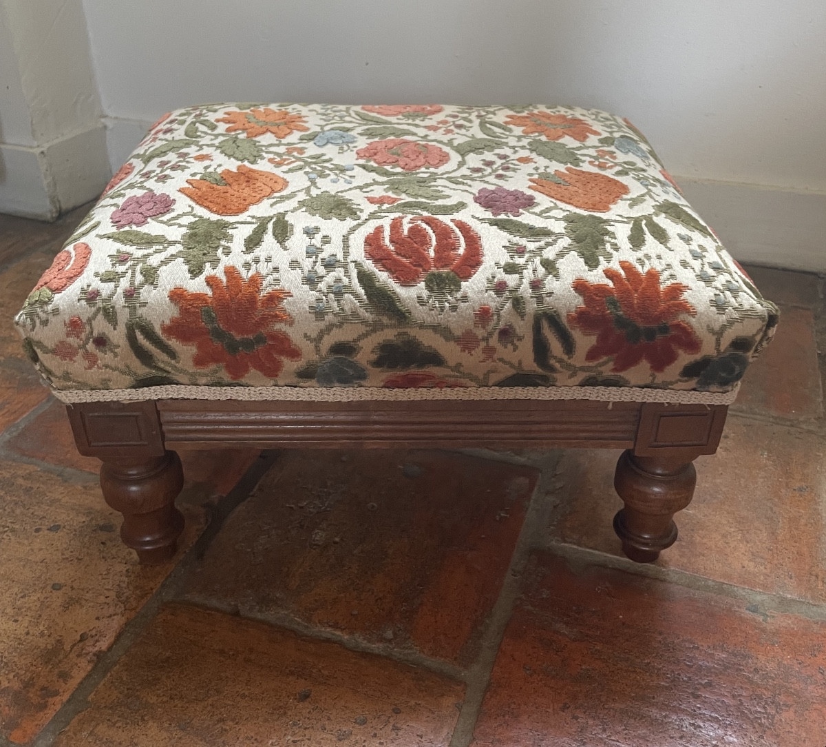 Tabouret repose pieds 