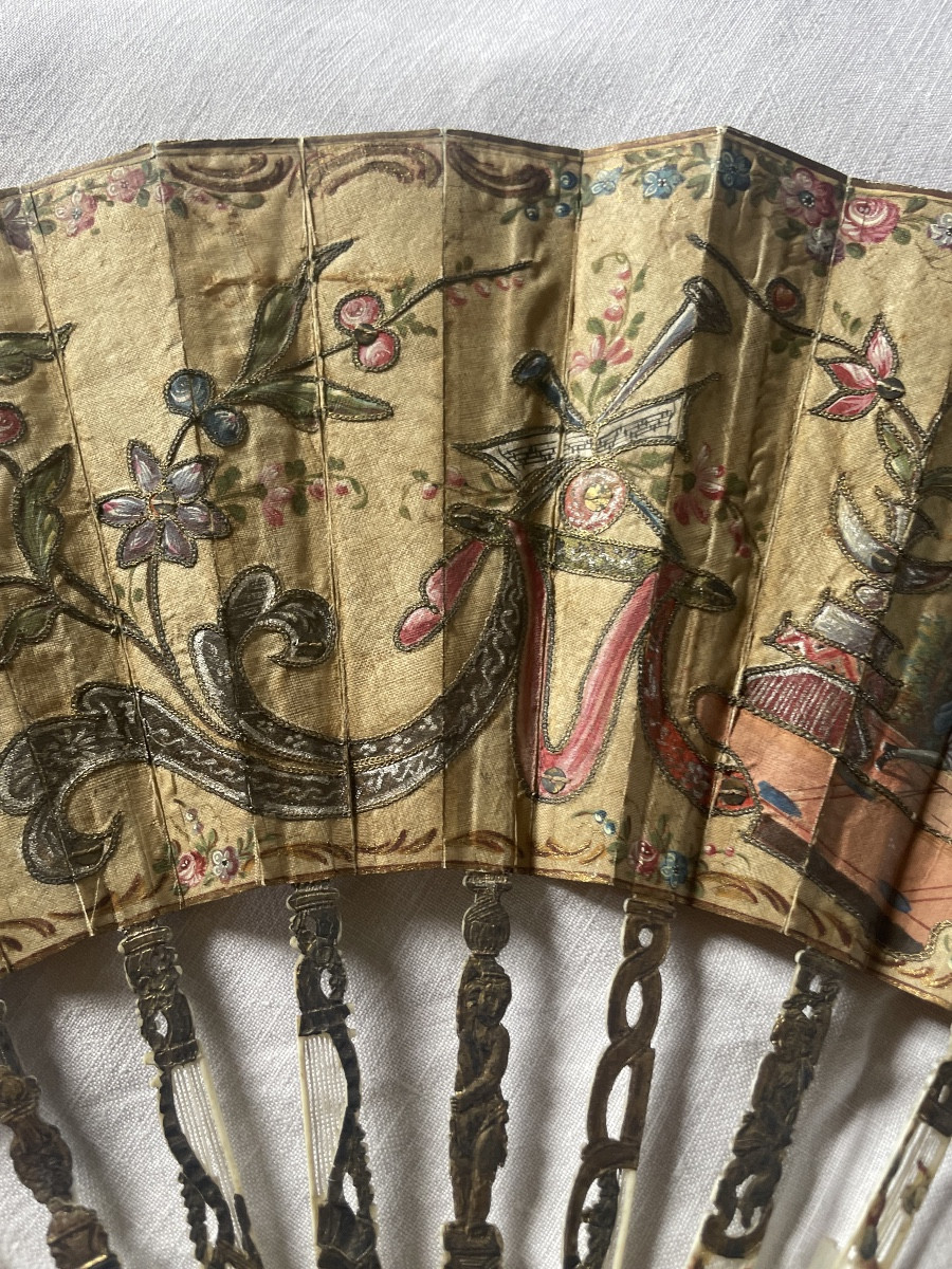 Éventail  XVIII eme 16 brins 