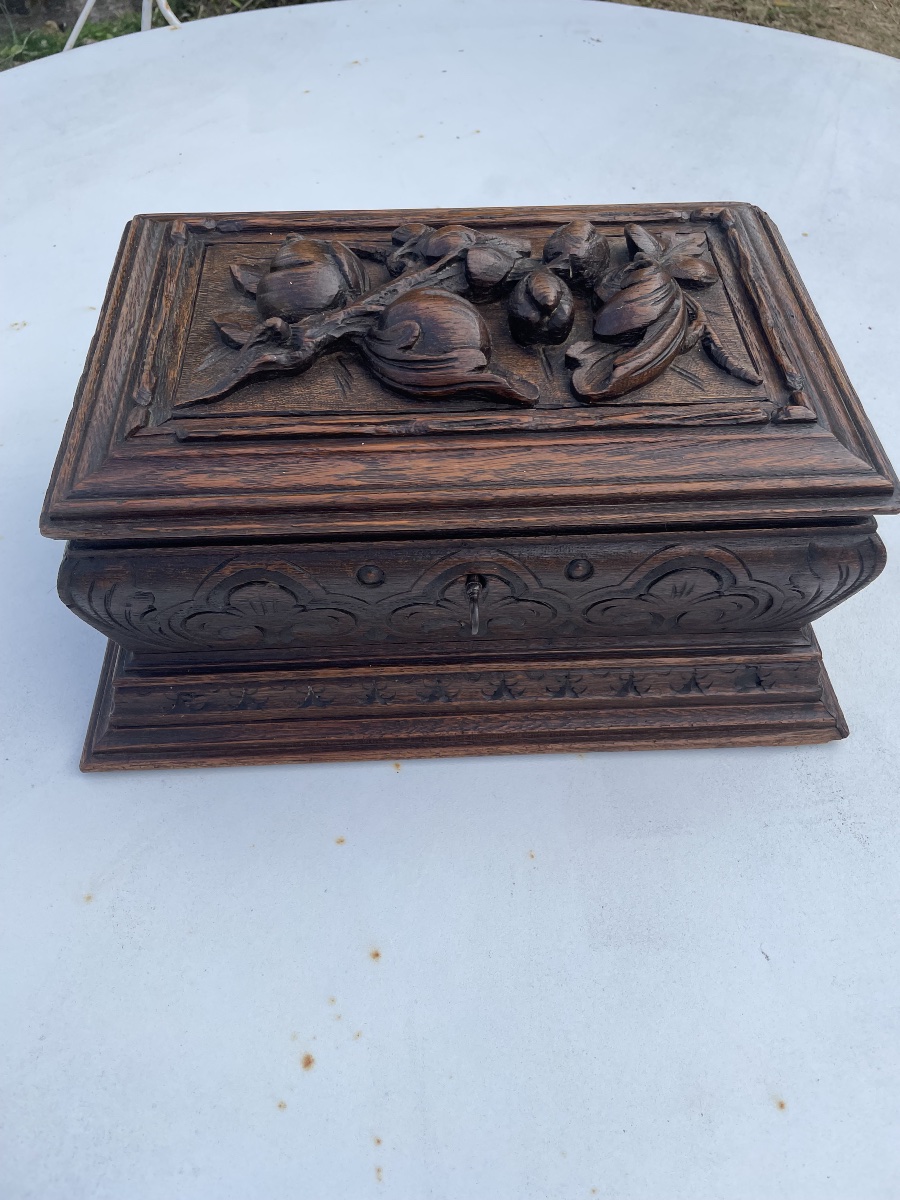 Coffret en chêne sculpté -photo-5