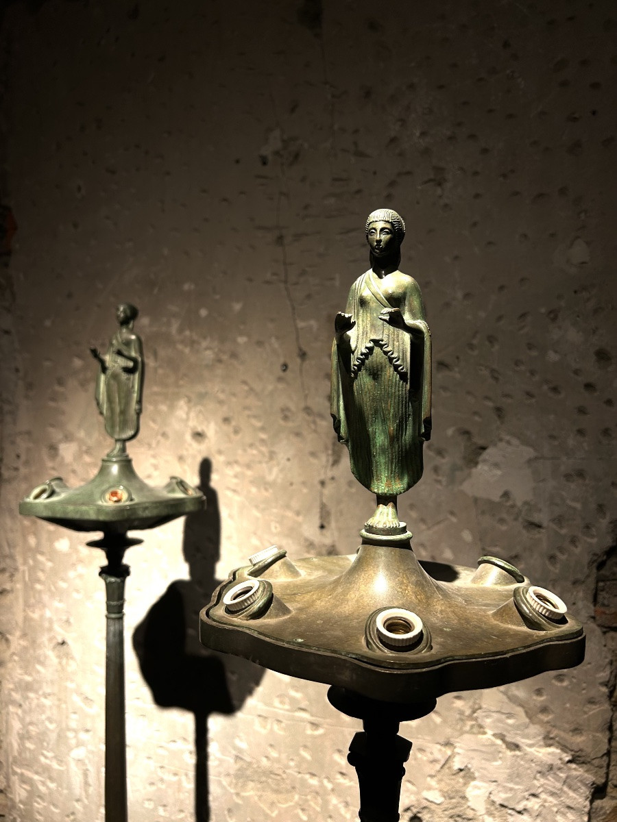 Pair Of Antique-style Bronze Floor Lamps -photo-3