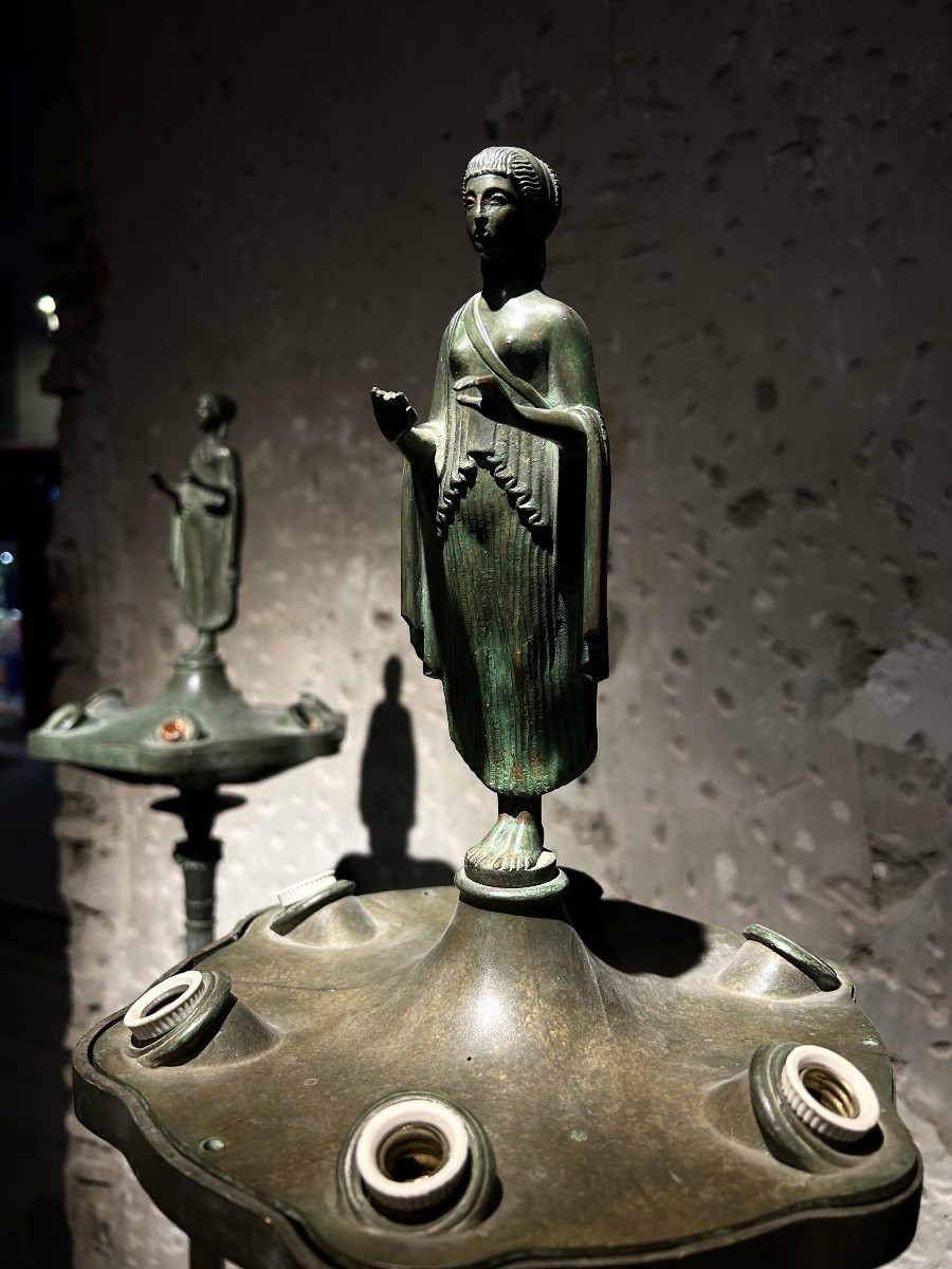 Pair Of Antique-style Bronze Floor Lamps -photo-2