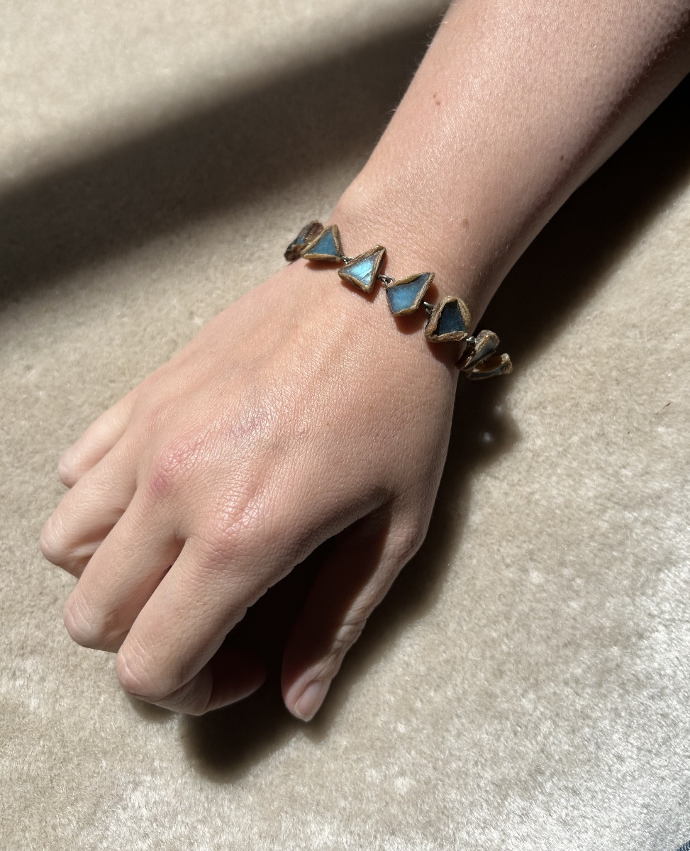 LINE VAUTRIN - BRACELET EN TALOSEL NOIR ET VERRES BLEU, 1960