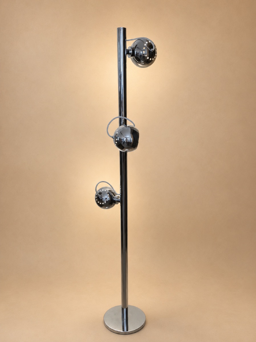 Goffredo Reggiani - Eyeball Magnetic Floor Lamp-photo-4
