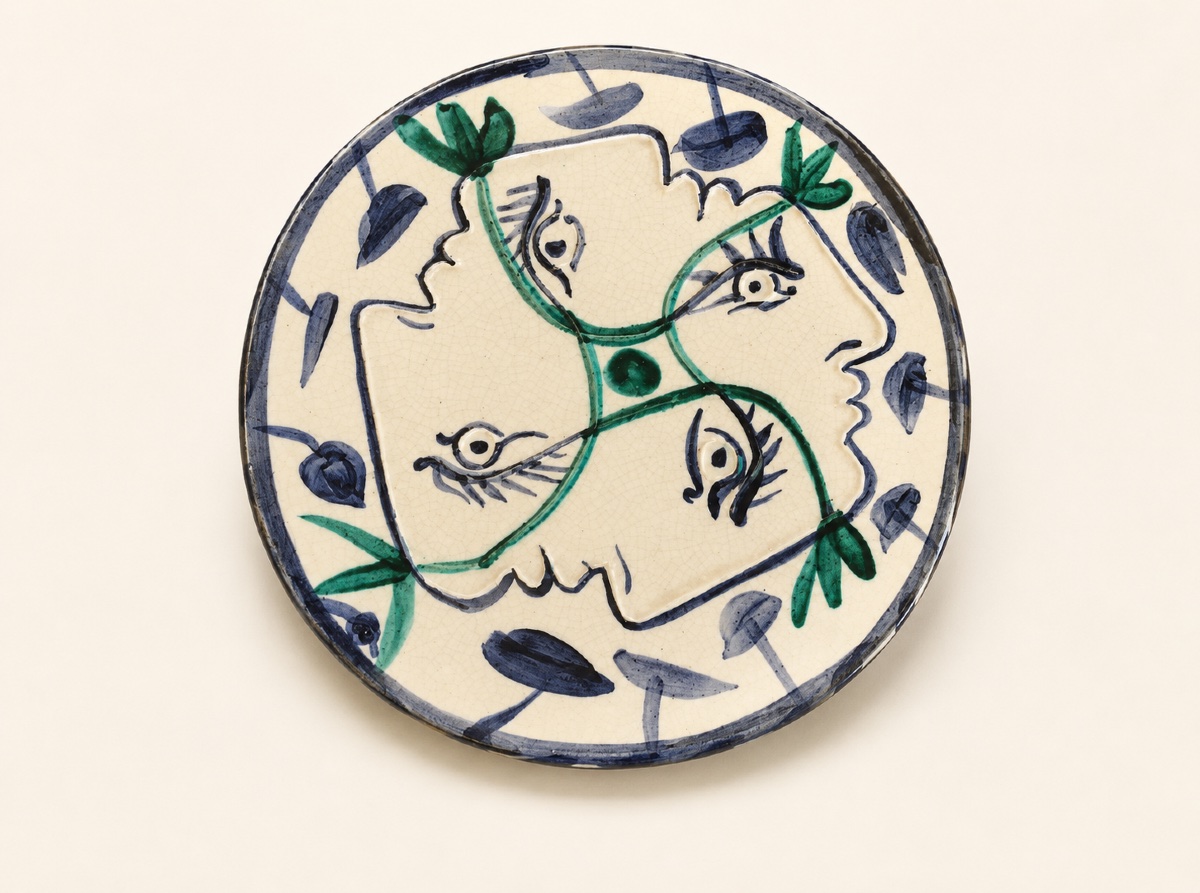 Pablo Picasso -  "four Intertwined Profiles" (a.r. 86) Madoura