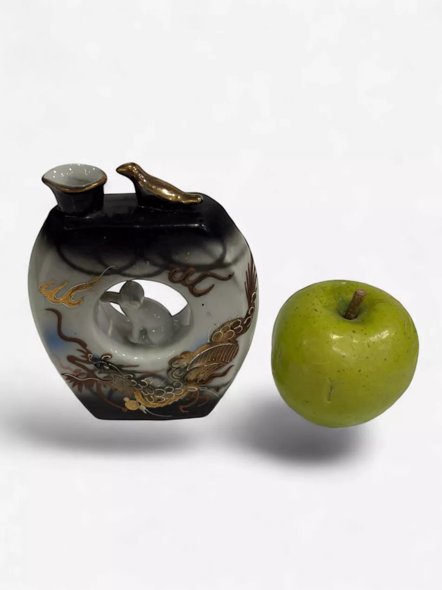 Japanese Porcelain Vase With Lucky Cat -photo-1