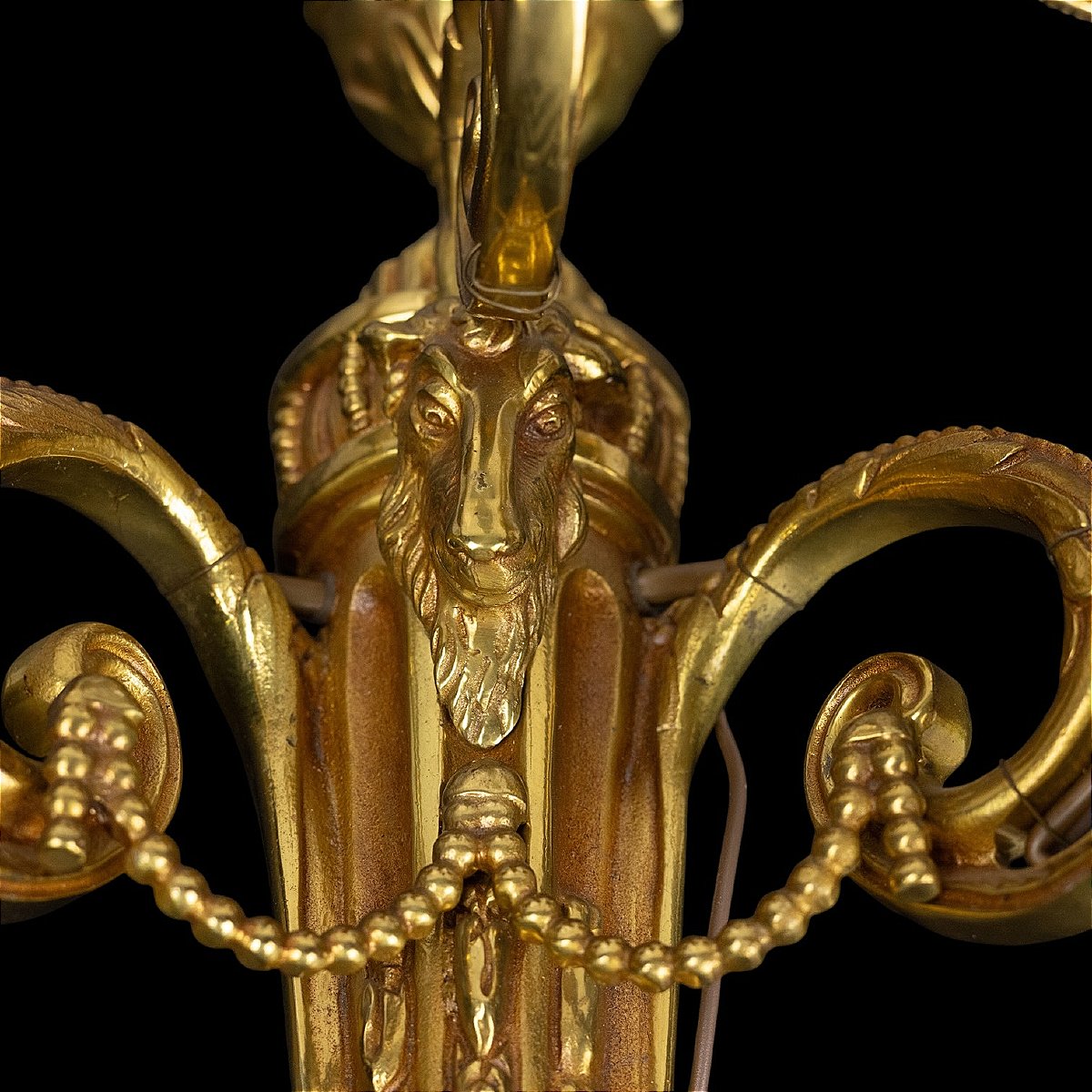 Paire d'appliques en Bronze doré aux Béliers et Carquois - Style Louis XVI - Fin XIXe siècle-photo-2
