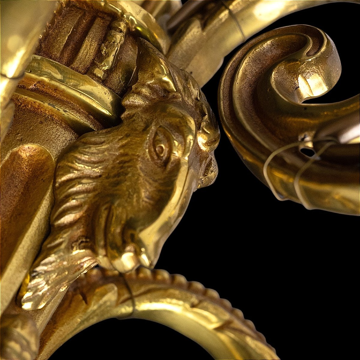 Paire d'appliques en Bronze doré aux Béliers et Carquois - Style Louis XVI - Fin XIXe siècle-photo-3