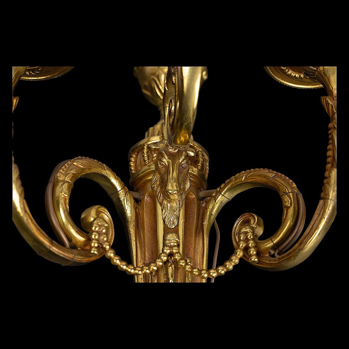 Paire d'appliques en Bronze doré aux Béliers et Carquois - Style Louis XVI - Fin XIXe siècle-photo-3
