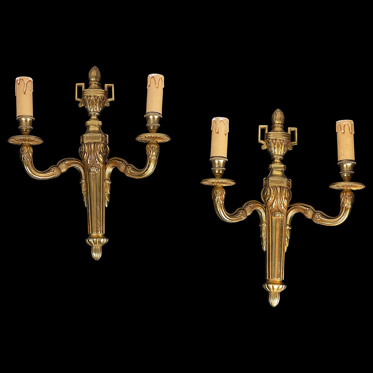 Paire d'appliques en Bronze doré au Carquois & Vase à l'Antique - Style Louis XVI - XIXe siècle