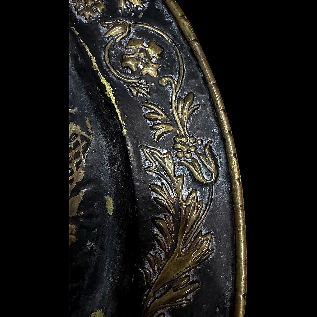 Plat d'Apparat en Laiton Repoussé à Décor de Scène Flamande - Fin XIXe siècle - Diamètre 64 cm-photo-4