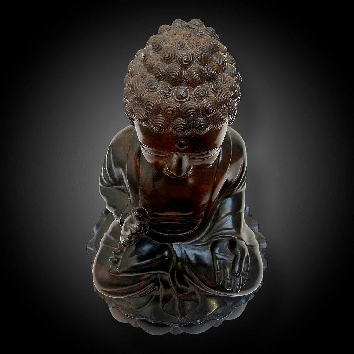 Statue de Bouddha en bois de palissandre sculpté provenant de la Njana Tilem Gallery à Bali-photo-3
