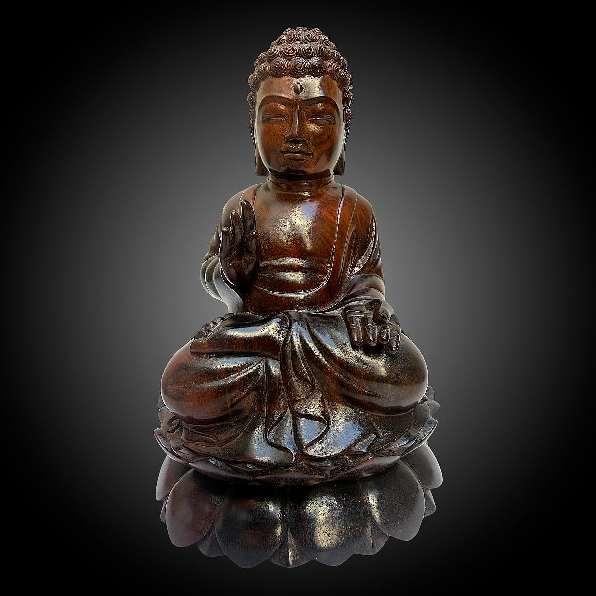 Statue de Bouddha en bois de palissandre sculpté provenant de la Njana Tilem Gallery à Bali