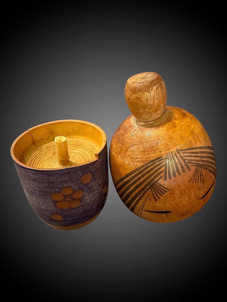 Japanese Wooden Kokeshi Doll With A Secret Compartment - Signed – 20th Century (circa 1960) Height: 17 Cm-photo-2