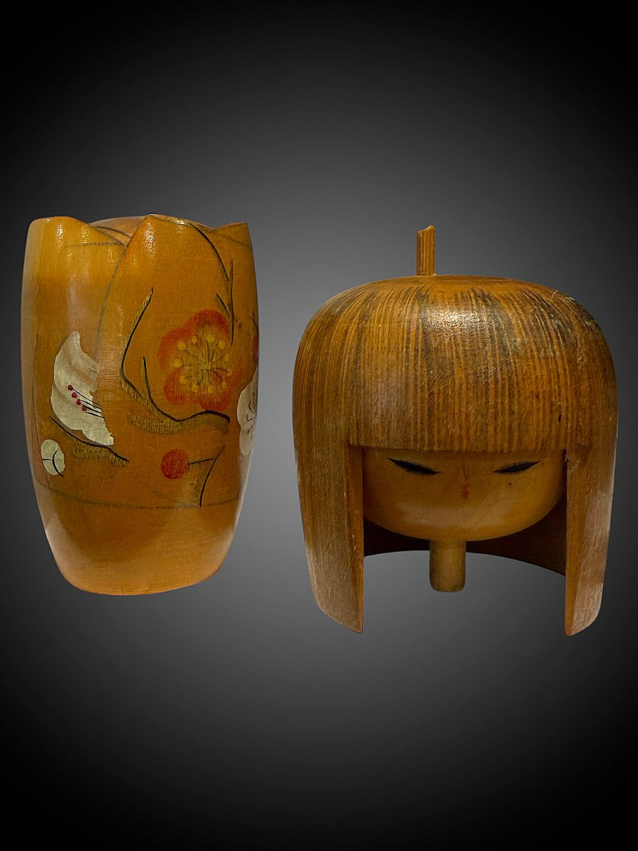 Painted Japanese Kokeshi Wooden Doll - Signed On The Bottom - Circa 1960 - Height 13 Cm-photo-3