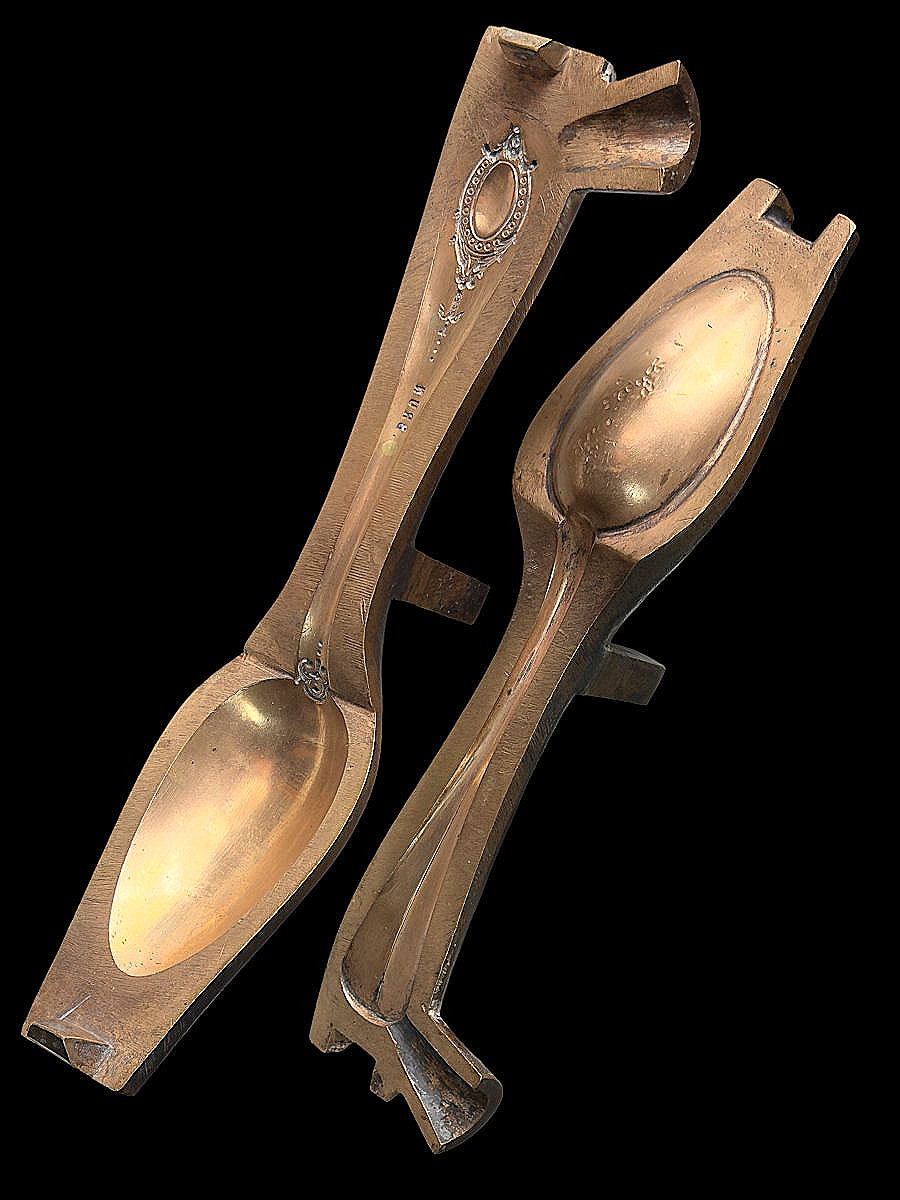 Moule à Cuillères en Bronze à Décor de Médaillon - Outil d’Artisanat du XIXe siècle (vers 1900)-photo-5