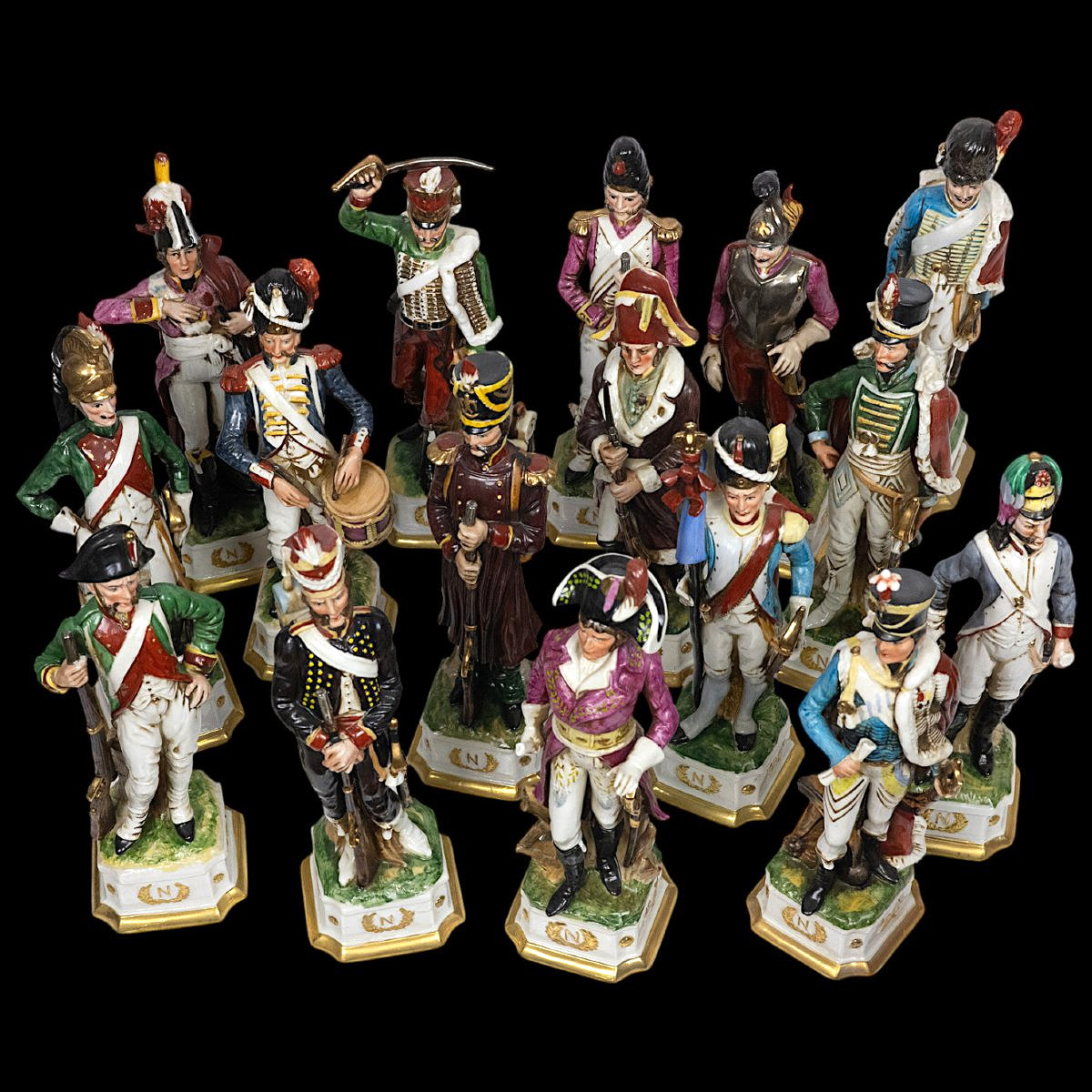Ensemble de 16 Soldats Napoléoniens en Porcelaine - Dans le goût Capodimonte - XXe siècle