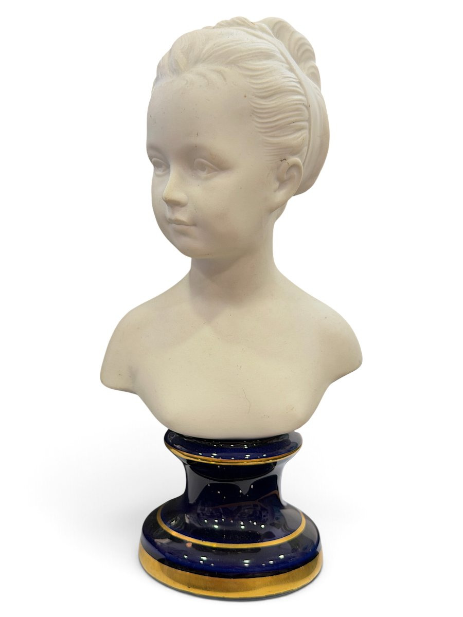 Buste de Louise Brongniart d’après Houdon en biscuit - Porcelaine de Limoges - France -XXe S.