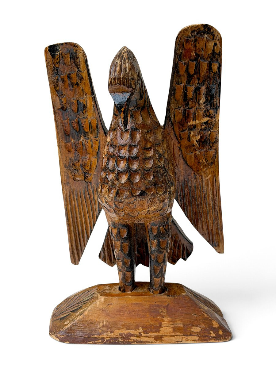 Aigle en bois sculpté aux ailes déployées sur son socle amovible - Art populaire - Hauteur 29cm