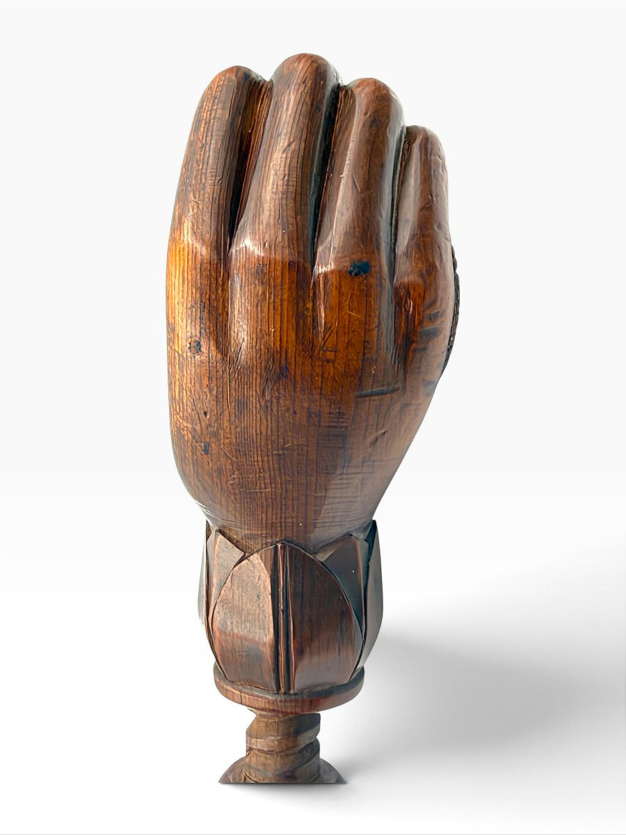 Casse-noix à vis en bois sculpté - Main fermée tenant une boule - Art populaire - Vers 1900-photo-3