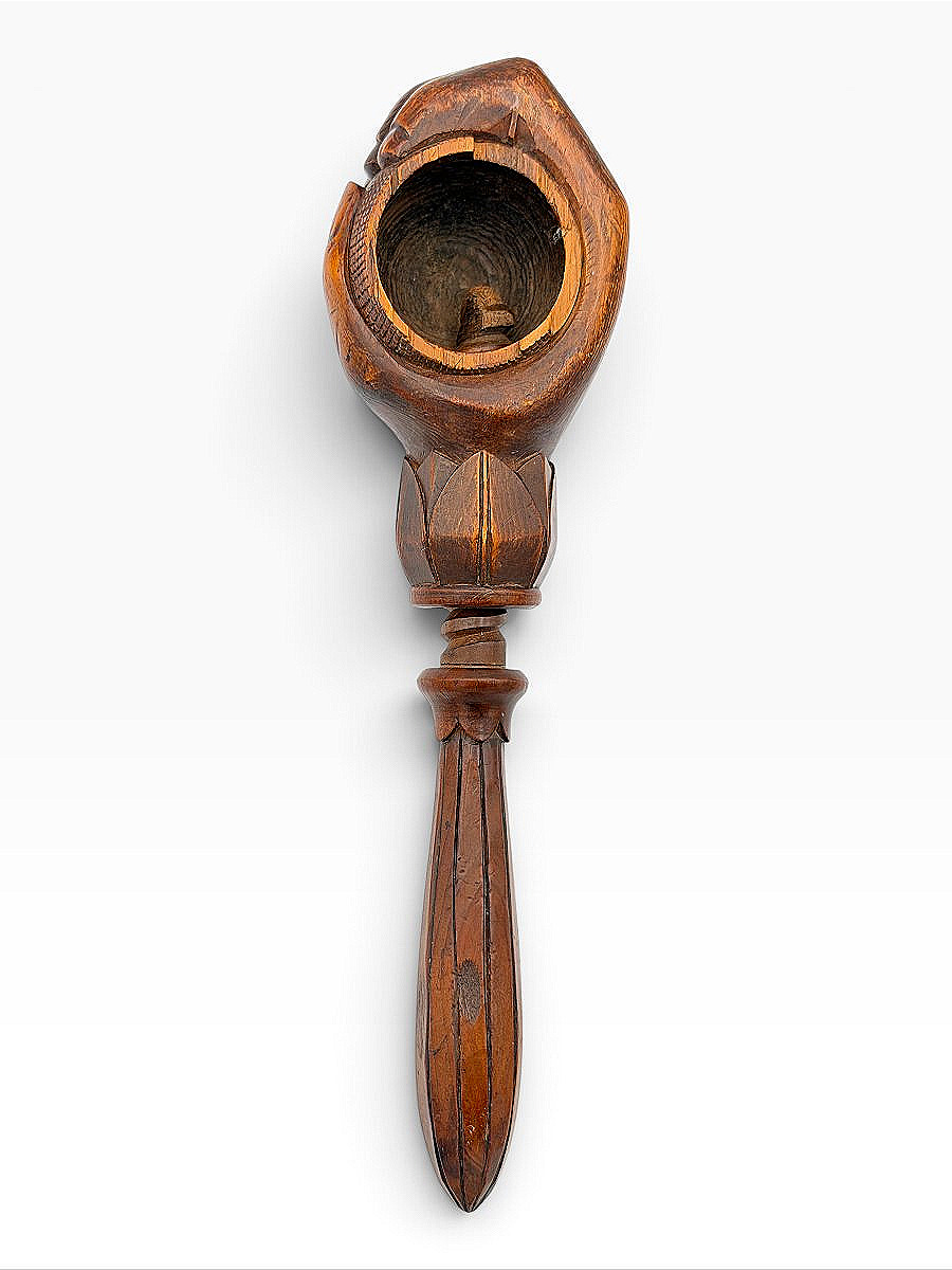 Casse-noix à vis en bois sculpté - Main fermée tenant une boule - Art populaire - Vers 1900-photo-2