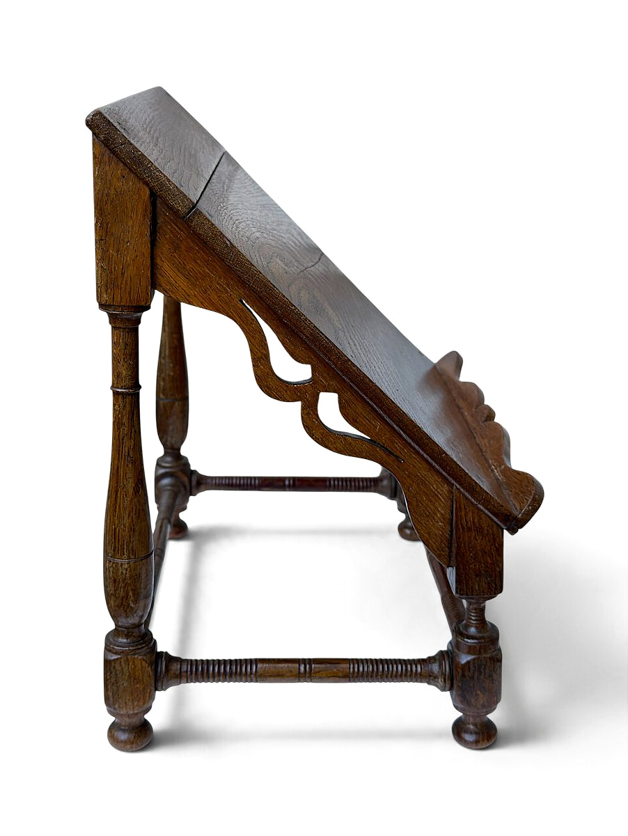 Lutrin de table en chêne sculpté à croix pattée Mobilier rustique Français - Époque XIXe siècle-photo-3