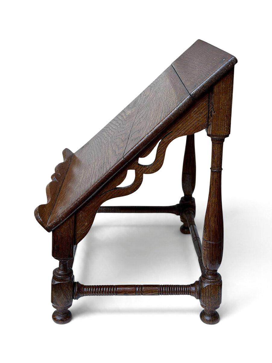 Lutrin de table en chêne sculpté à croix pattée Mobilier rustique Français - Époque XIXe siècle-photo-1